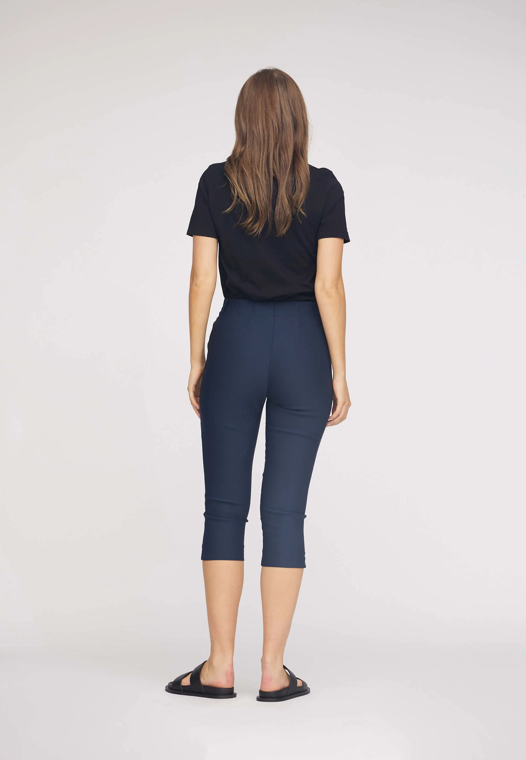 Elizabeth Slim Capri Medium Length - Navy