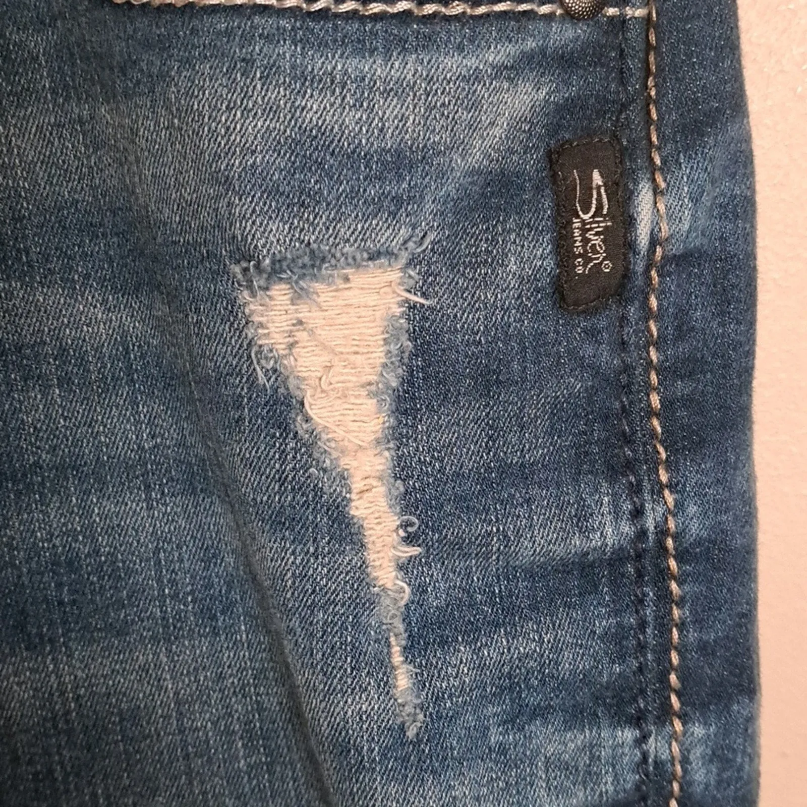 Silver Jeans Girlfriend Midrise Distressed Jeans 33